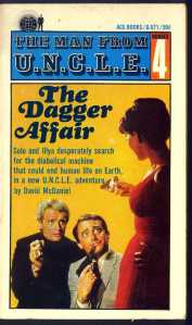 Cover of The Dagger Affair, featuring a reversed image of Solo and Kuryakin.